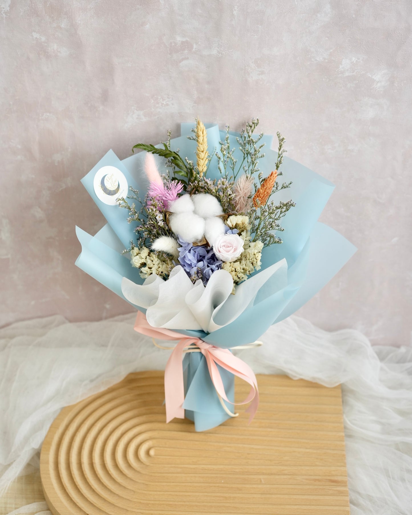Moon Cloud Preserved Flower Bouquet
Moon Fleur Singapore