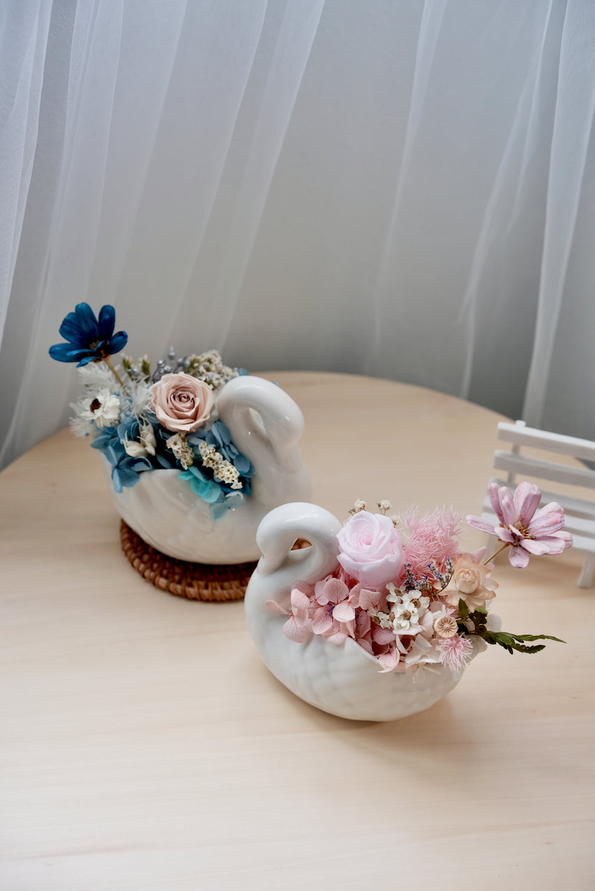 Limited Edition - Love Swans