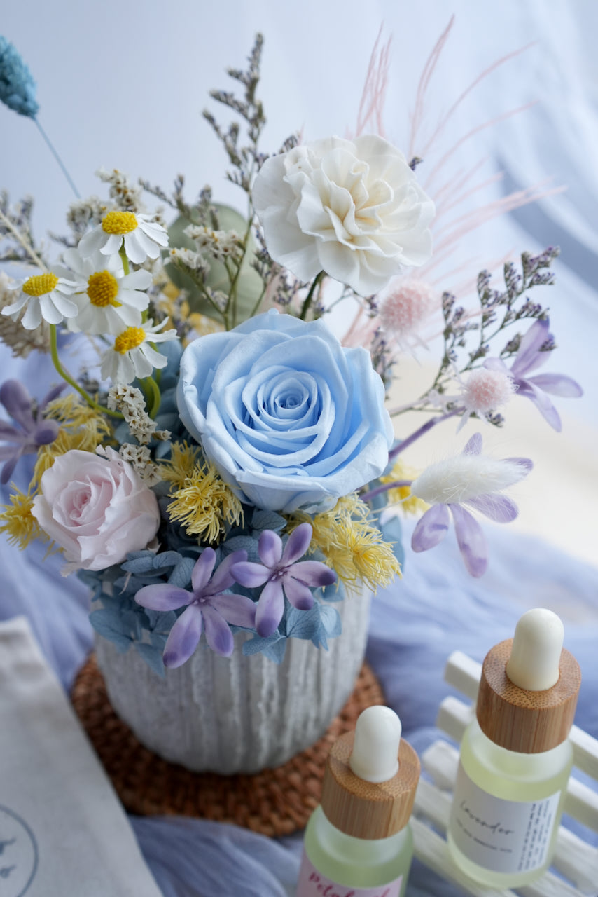 Moon Fleur x Sonder & Two: Graceful Summer Vase (Scented) x Essential Oil