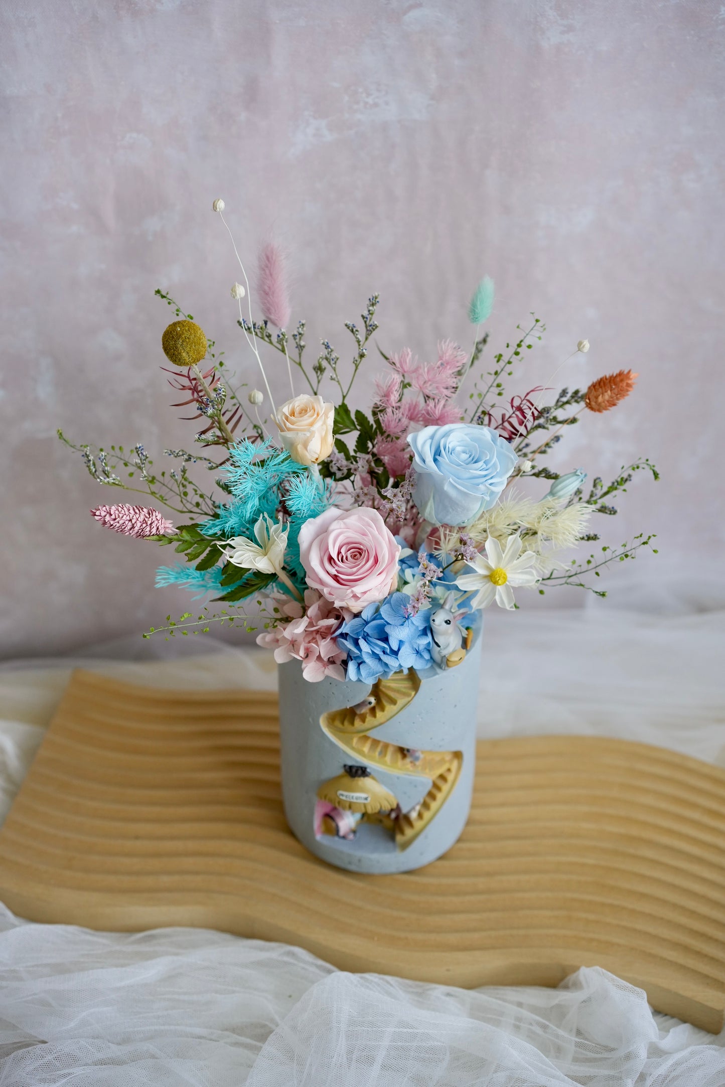 Pastel Bunny Vase
Moon Fleur Singapore