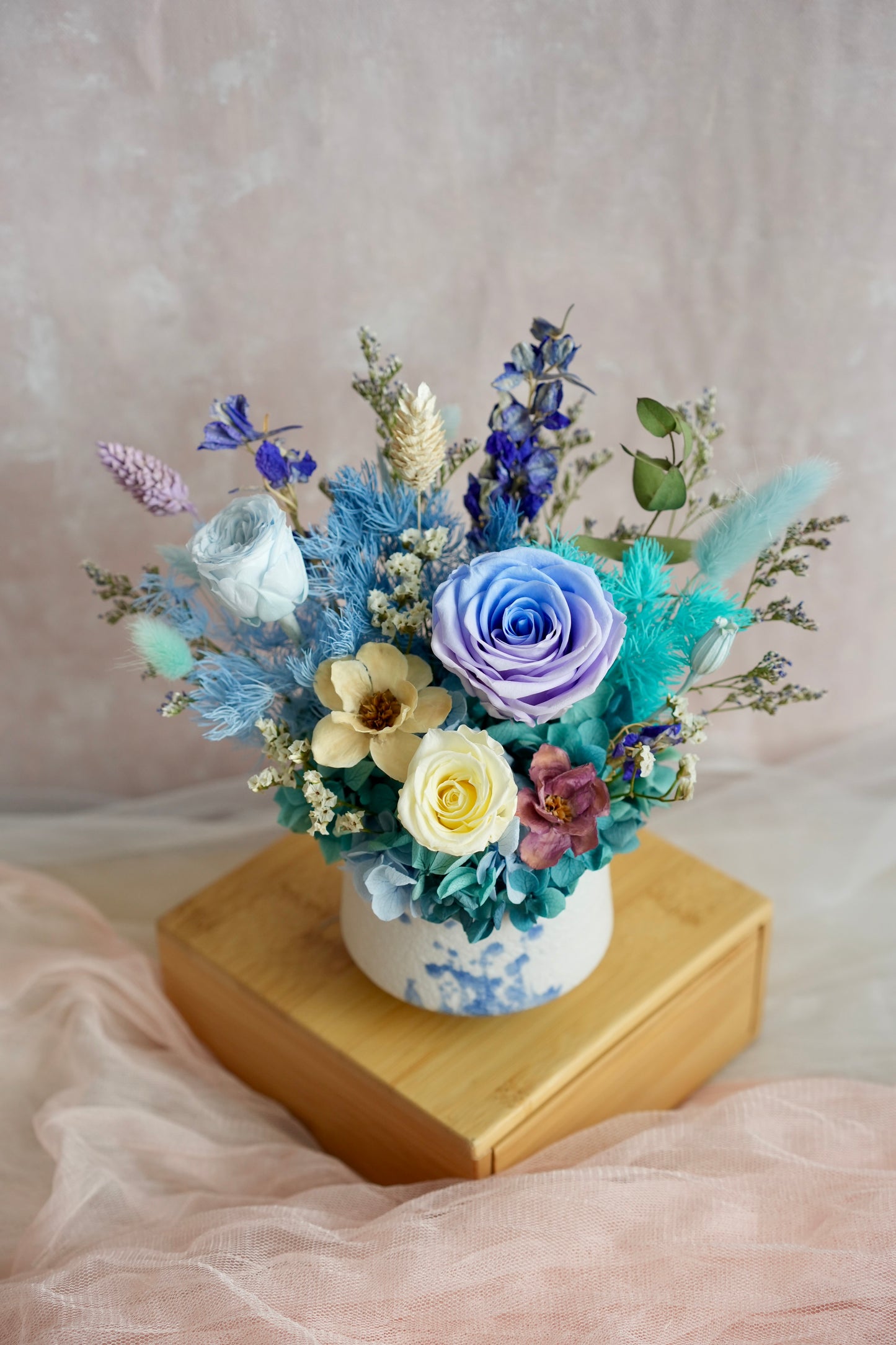 Blue Serenity Vase
Moon Fleur Singapore 