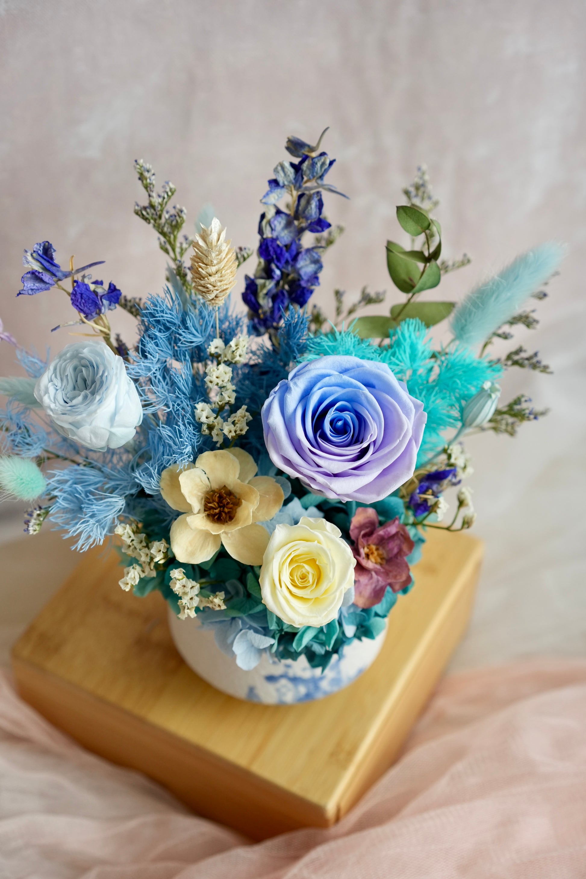 Blue Serenity Vase
Moon Fleur Singapore 