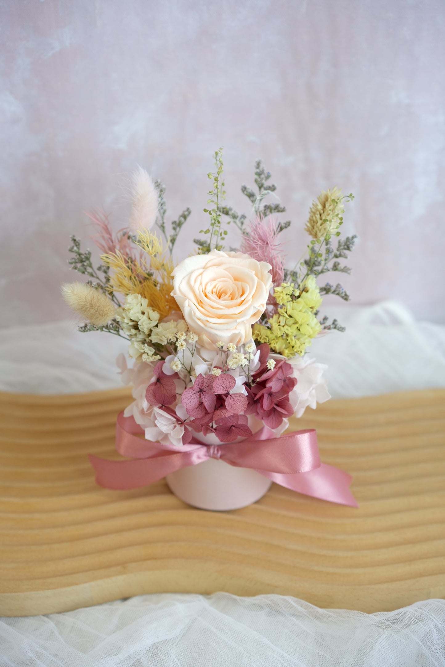 Champagne Bubbles Preserved Flower Bloom Box
Moon Fleur Singapore 