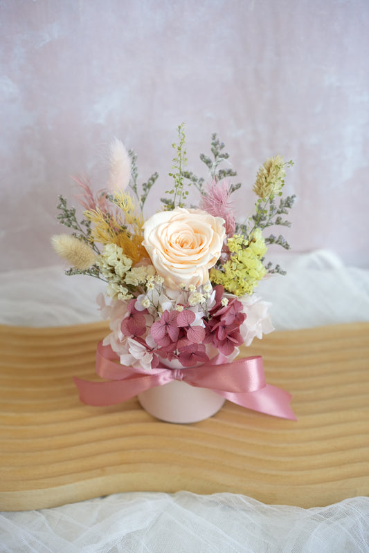 Champagne Bubbles Preserved Flower Bloom Box
Moon Fleur Singapore 