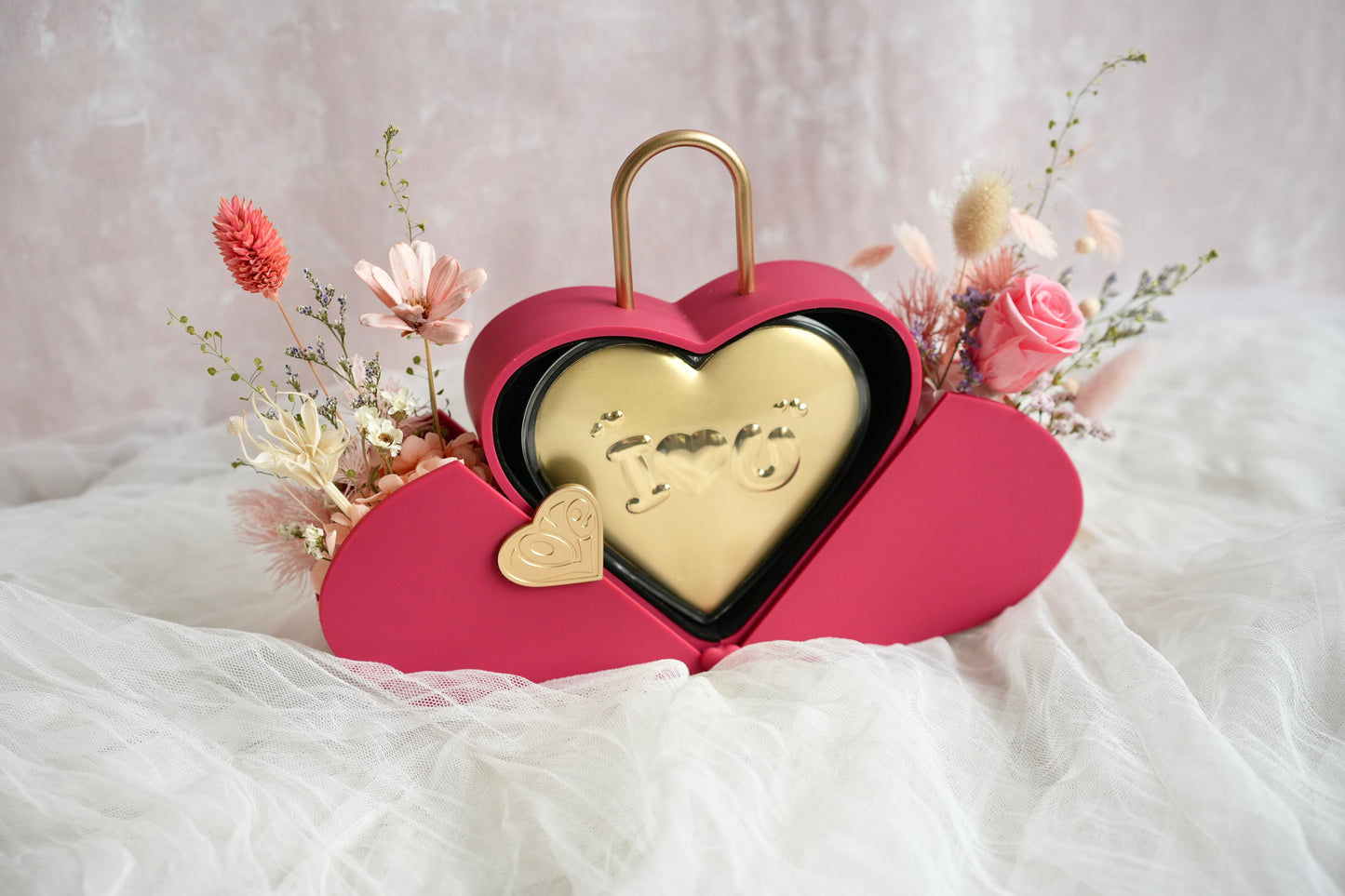 金心相守  Forever With You - Heart Lock Gold Vase Qixi Festival Flowers Moon Fleur Singapore