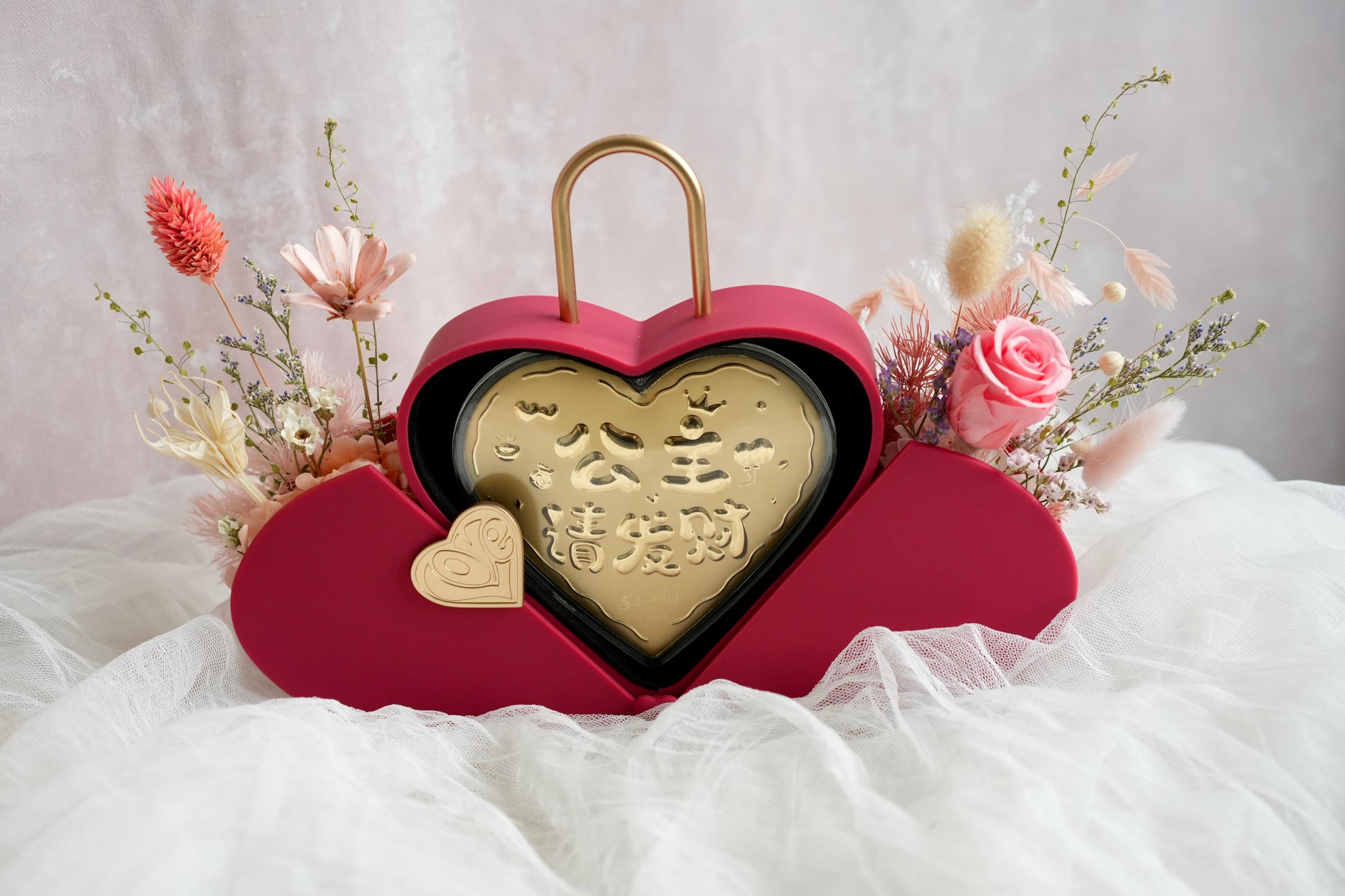 金心相守  Forever With You - Heart Lock Gold Vase Qixi Festival Flowers Moon Fleur Singapore