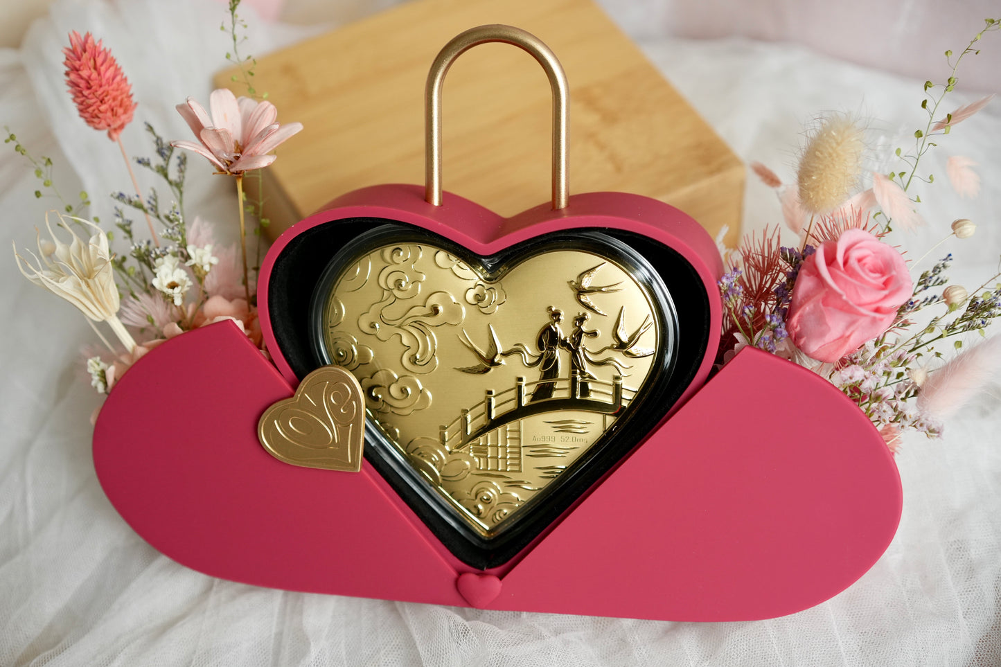金心相守  Forever With You - Heart Lock Gold Vase Qixi Festival Flowers Moon Fleur Singapore