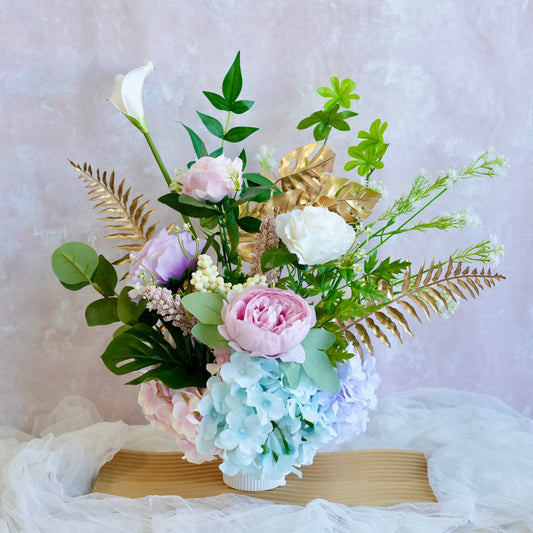 Dreamlight Vase 
Moon Fleur Singapore 